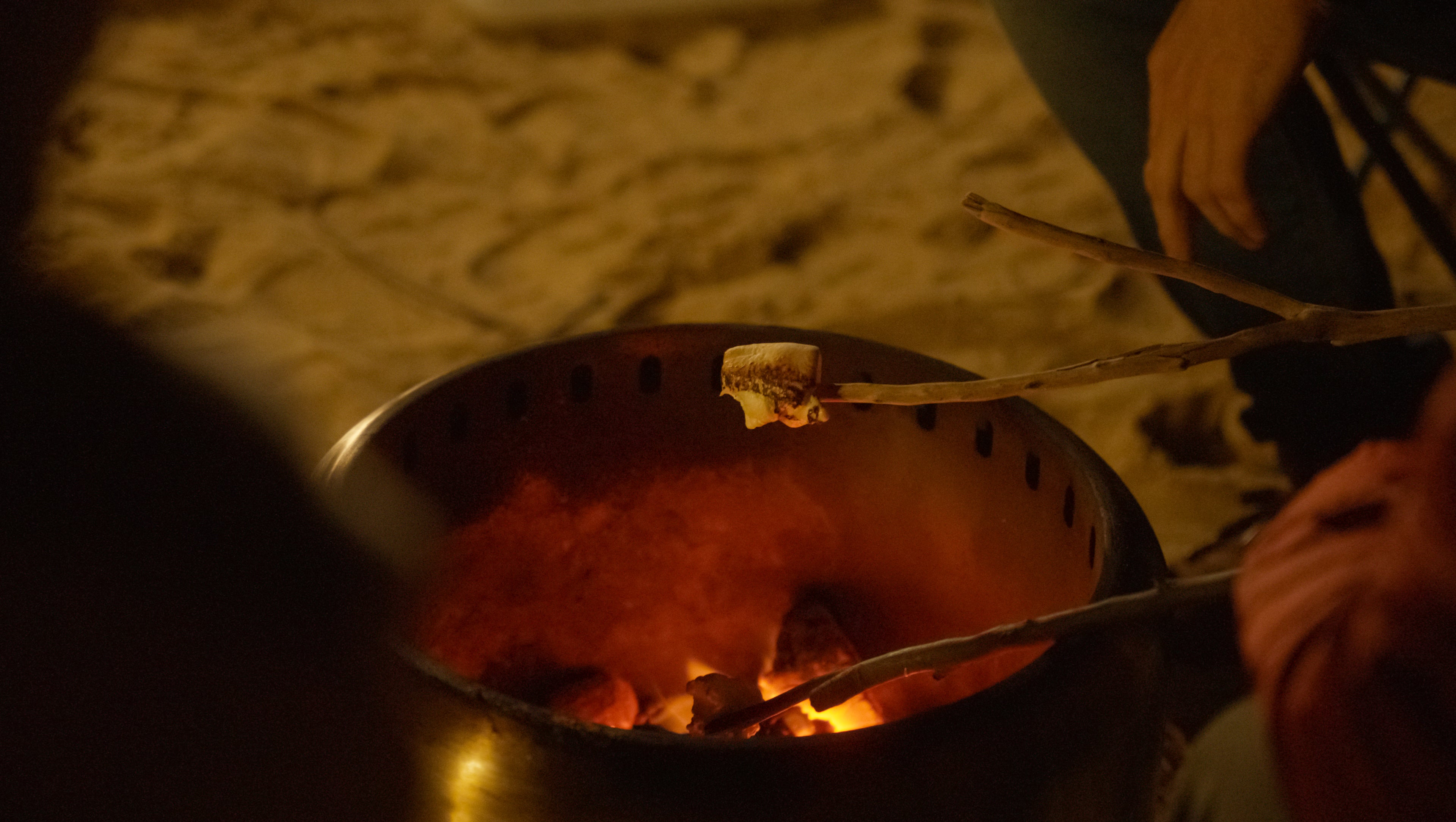Marshmellows on the Ecoflame Smokeless fire pit