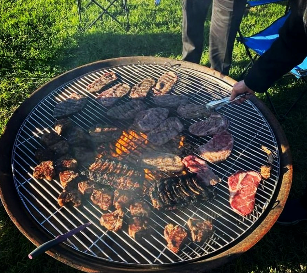 Round fire pit with stainless steel cooking grill