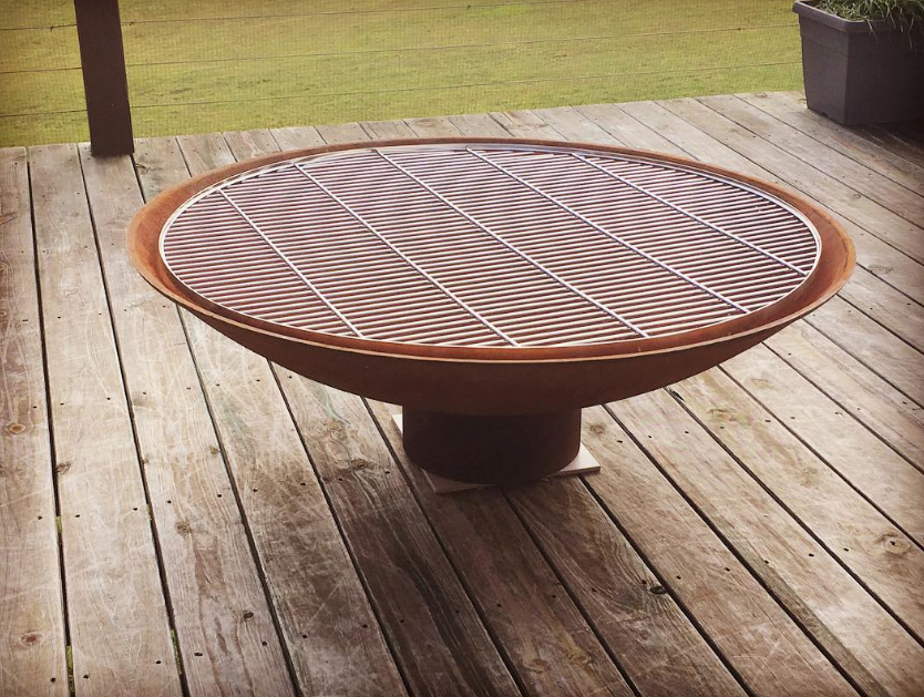 Round fire pit with stainless steel cooking grill